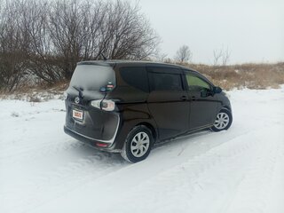 2015 Toyota Sienta II, коричневый, 1180000 рублей, вид 4