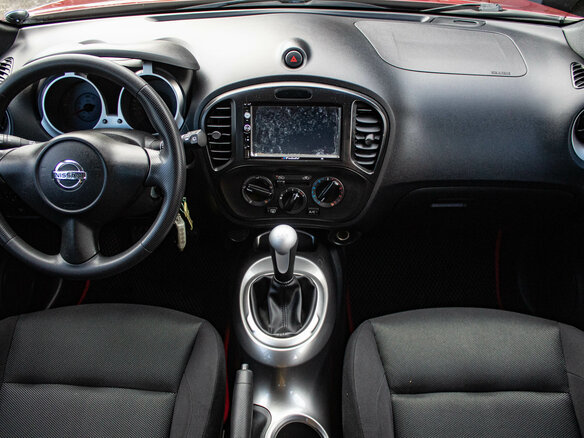 2011 Nissan Juke I, красный - вид 4