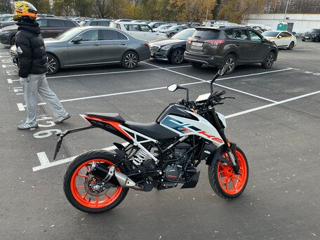 2023 KTM 125 Duke, белый, 559999 рублей, вид 2