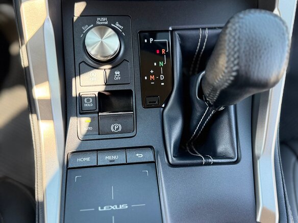 2019 Lexus NX 200 I Рестайлинг, серый, 2840000 рублей - вид 12