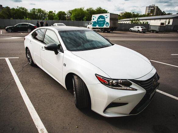 2016 Lexus ES 250 VI Рестайлинг, белый, 3100000 рублей - вид 2