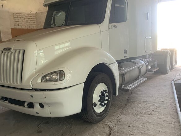 2003 Freightliner Columbia, белый
