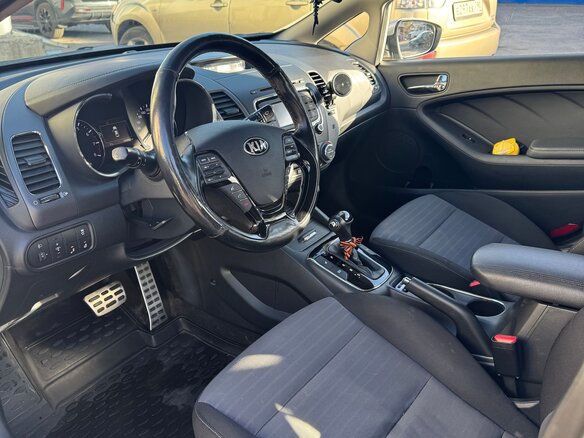 2018 Kia Cerato III Рестайлинг (Classic), серебристый, 1420000 рублей - вид 10