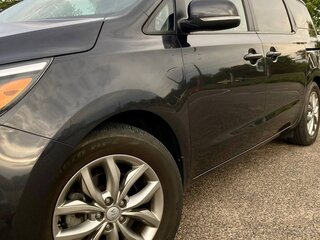 2018 Kia Sedona III, чёрный, 2279565 рублей, вид 3