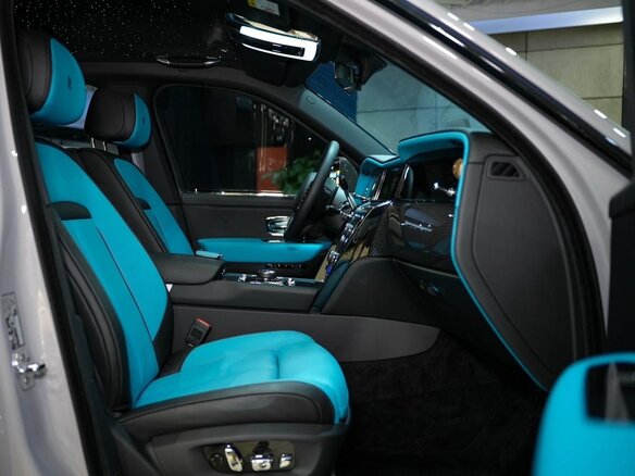 2025 Rolls-Royce Cullinan Black Badge I Рестайлинг (Series II), чёрный, 49000000 рублей - вид 7