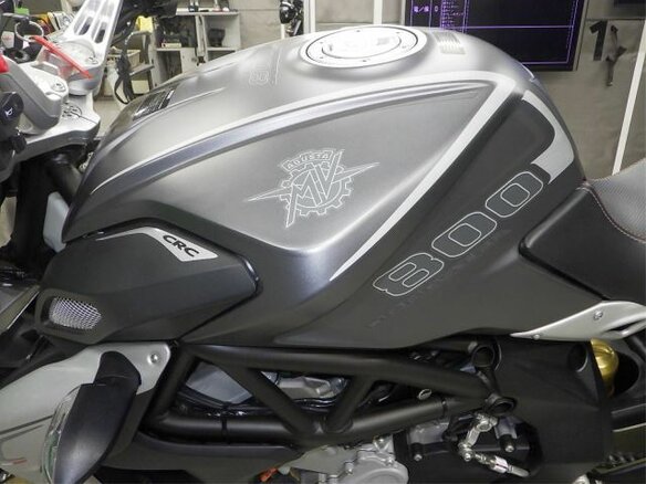2021 MV Agusta Brutale 800, серый, 900000 рублей - вид 6