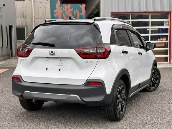 2024 Honda Fit Crosstar IV Рестайлинг, белый, 1239017 рублей - вид 5