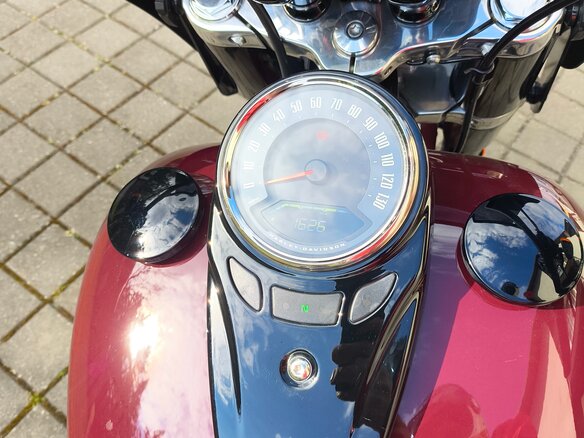 2020 Harley-Davidson Softail Slim, пурпурный, 1450000 рублей - вид 8