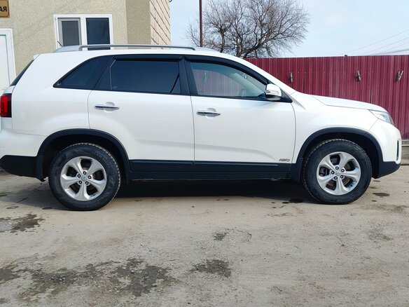 2013 Kia Sorento II Рестайлинг, белый, 1600000 рублей - вид 3