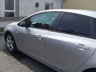 2011 Opel Astra J, серебристый, 680000 рублей, вид 4