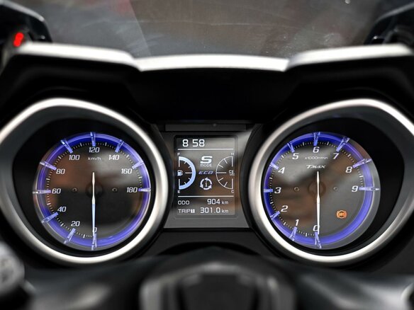 2017 Yamaha TMAX, серебристый, 979000 рублей - вид 8
