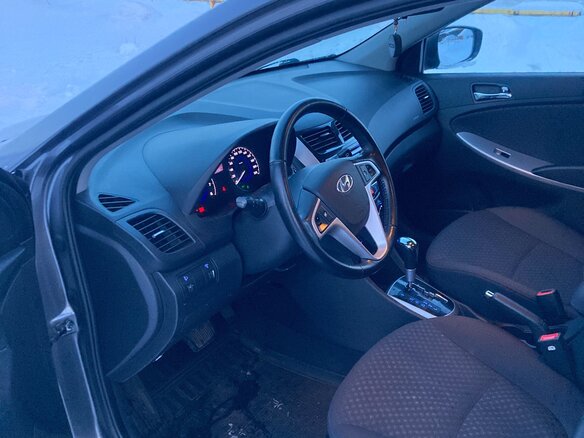 2011 Hyundai Solaris I, чёрный, 900000 рублей - вид 5