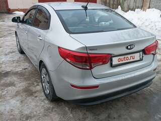 2017 Kia Rio III Рестайлинг, серебристый, 1000000 рублей, вид 1