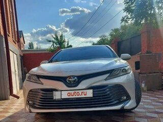 2018 Toyota Camry VIII (XV70), белый, 3350000 рублей, вид 1