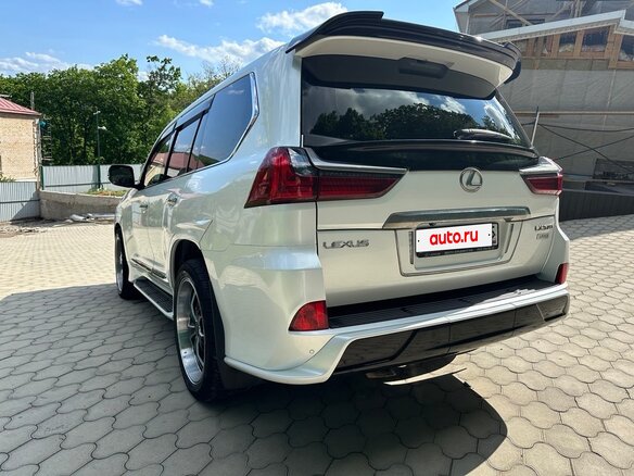2018 Lexus LX 570 III Рестайлинг 2, белый, 9500000 рублей - вид 2