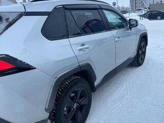 2020 Toyota RAV4 V (XA50), серебристый, 4200000 рублей, вид 4