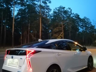 2016 Toyota Prius IV (XW50), белый, 1750000 рублей, вид 4