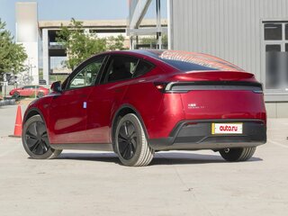 2025 Tesla Model Y Long Range I Рестайлинг, красный, 7639800 рублей, вид 5