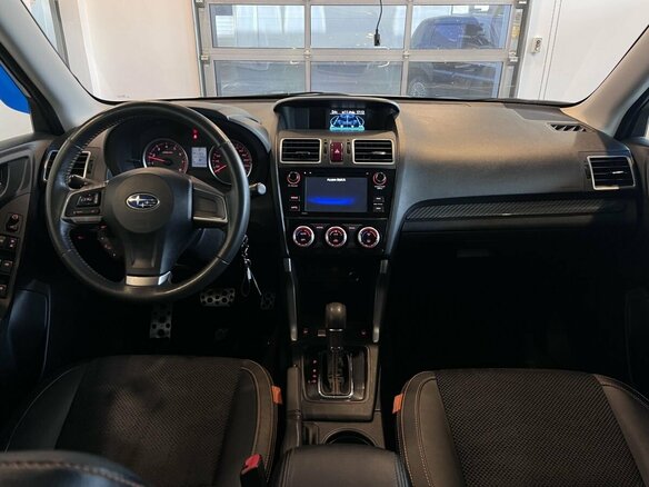 2015 Subaru Forester IV Рестайлинг, белый, 1425000 рублей - вид 8