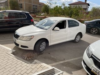 2011 Skoda Octavia II (A5) Рестайлинг, белый, 720000 рублей, вид 1