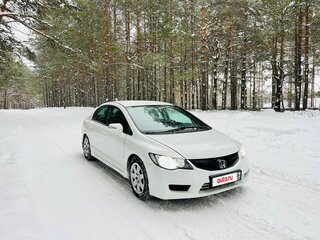 2011 Honda Civic VIII Рестайлинг, белый, 1000000 рублей, вид 3