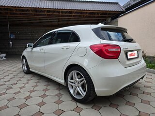 2015 Mercedes-Benz A-Класс 180 III (W176) Рестайлинг, белый, 1850000 рублей, вид 4