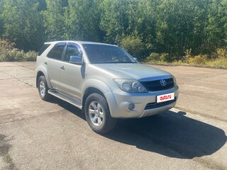 2007 Toyota Fortuner I, серебристый, 2000000 рублей, вид 1