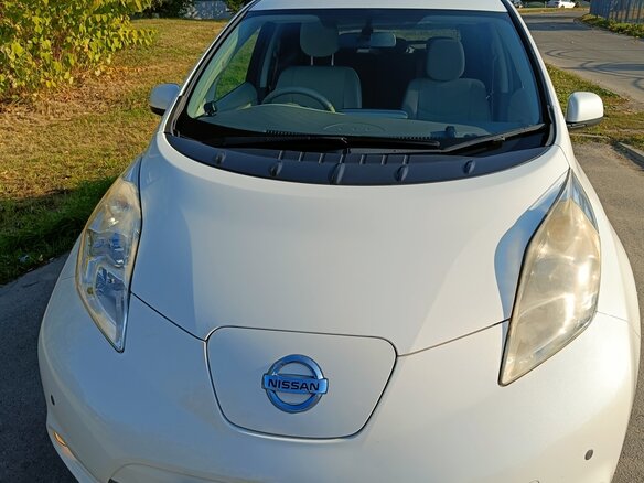 2013 Nissan Leaf (EM57) I (ZE0/AZE0), белый, 1280000 рублей