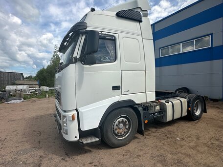 2012 Volvo FH, белый, 3900000 рублей, вид 2