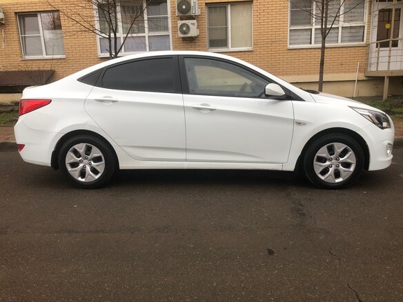 2015 Hyundai Solaris I Рестайлинг, белый, 1132000 рублей - вид 4