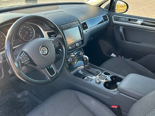 2015 Volkswagen Touareg II Рестайлинг, чёрный, 2800000 рублей, вид 2