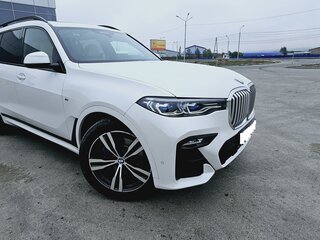 2019 BMW X7 40i I (G07), белый, 9000000 рублей, вид 4