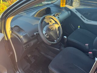 2006 Toyota Yaris II, чёрный, 380000 рублей, вид 5