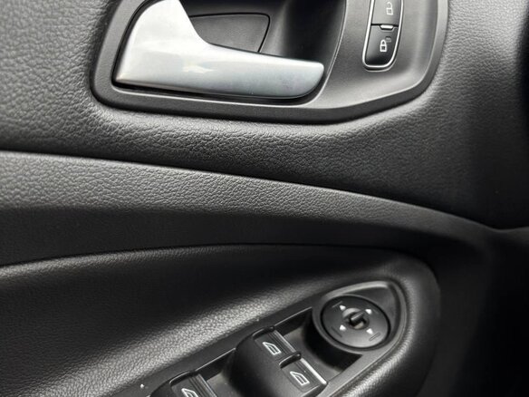 2016 Ford Kuga II Рестайлинг, белый, 1450000 рублей - вид 5
