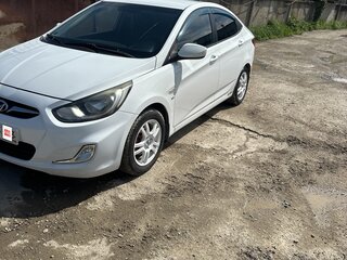 2014 Hyundai Solaris I, белый, 800000 рублей, вид 3