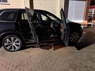 2022 Volvo XC90 Recharge II Рестайлинг 1, чёрный, 6800000 рублей, вид 4