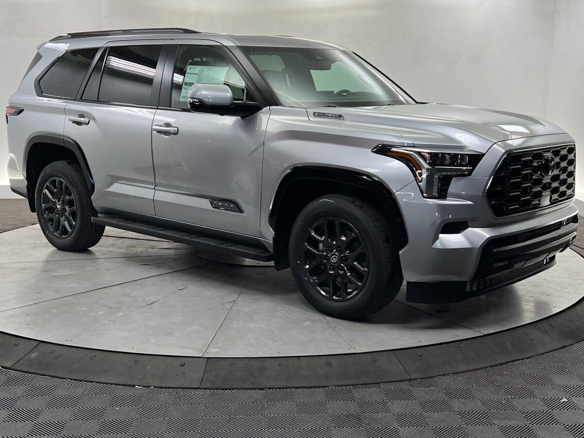 Открыть фотографии: Toyota Sequoia III