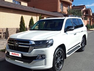 2019 Toyota Land Cruiser 200 Series Рестайлинг 2, белый, 6400000 рублей, вид 1