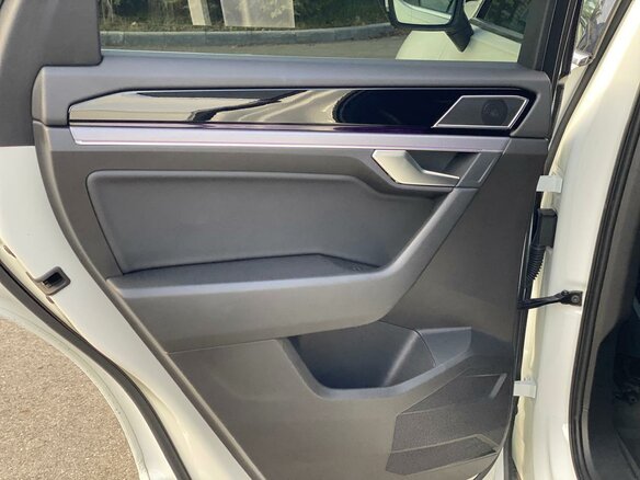 2019 Volkswagen Touareg III, белый, 5650000 рублей - вид 9