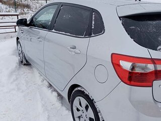 2013 Kia Rio III, серебристый, 850000 рублей, вид 4