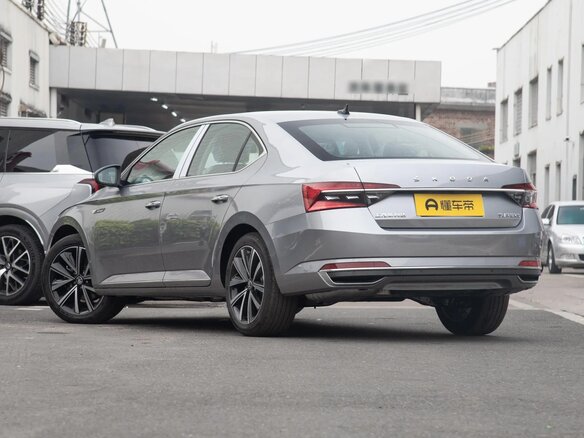 2025 Skoda Superb III Рестайлинг, серебристый - вид 8