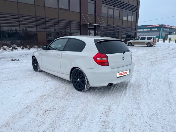 2010 BMW 1 серии 116i I (E81/E82/E87/E88) Рестайлинг, белый, 900000 рублей - вид 12