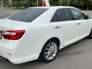 2014 Toyota Camry VII (XV50), белый, 2100000 рублей, вид 3