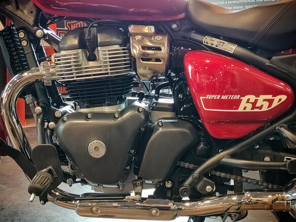 2026 Royal Enfield Super Meteor, красный, 792000 рублей - вид 15