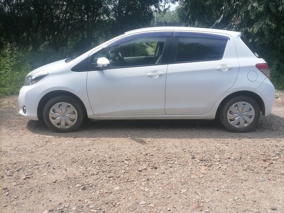 2012 Toyota Vitz III (XP130), белый, 580000 рублей - вид 4