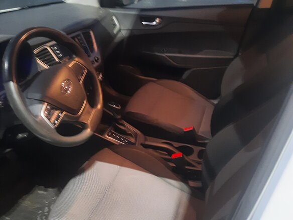 2021 Hyundai Solaris II Рестайлинг, белый, 1200000 рублей - вид 5