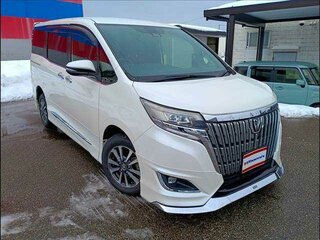 2018 Toyota Esquire I Рестайлинг, белый, 1990000 рублей, вид 1
