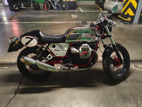 2012 Moto Guzzi V 7, серебристый, 400000 рублей, вид 2