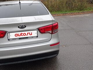 2016 Kia Rio III Рестайлинг, серебристый, 1400000 рублей, вид 2