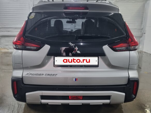 2023 Mitsubishi Xpander Cross I, серый, 2800000 рублей - вид 3